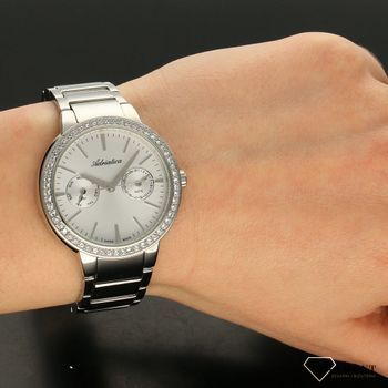 Zegarek damski biżuteryjny z piękną stalową bransoletą. Tarcza zegarka dookoła jest ozdobiona kryształami Swarovskiego. Tarcza zegarka w srebrnym kolorze.  (1).jpg