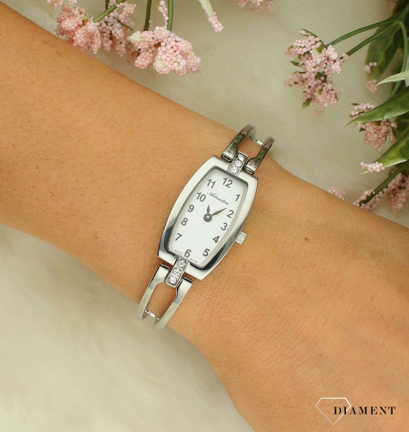 Zegarek damski Adriatica Classic A3507.5123QZ. Zegarek damski na bransolecie. Szwajcarski zegarek damski Adriatica. Damski zegarek elegancki. Damski stalowy na biżuteryjnej bransolecie. Zegarek damski Adriatica na prezent..jpg