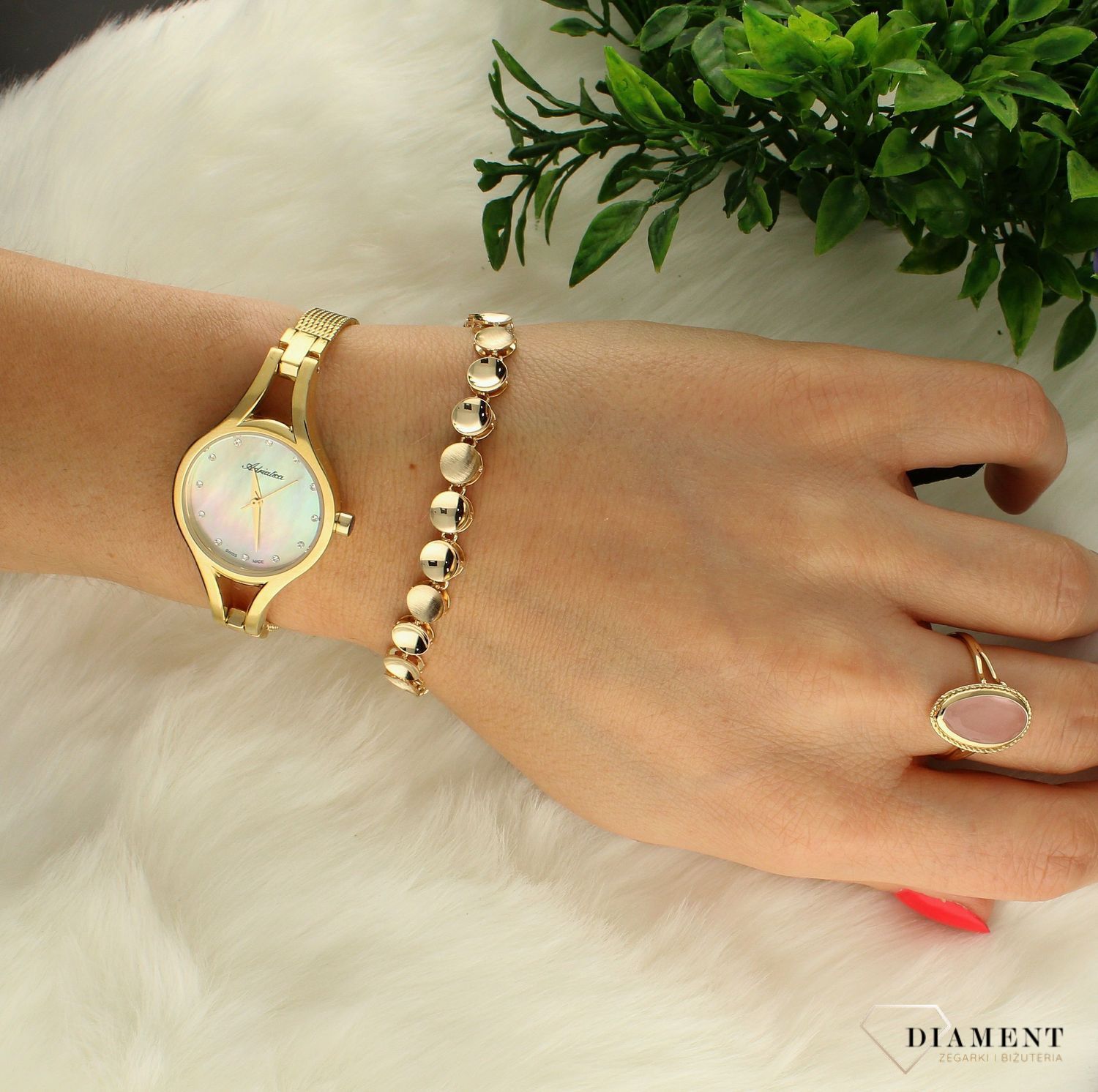 Zegarek damski Adriatica A3508.114SQ na bransolecie 'Perła' A3508.114SQ. Zegarek Adriatca A3508.114SQ na złotej, stalowej bransolecie to elegancki dodatek dla każdej kobiety. Wyrafinowan.jpg