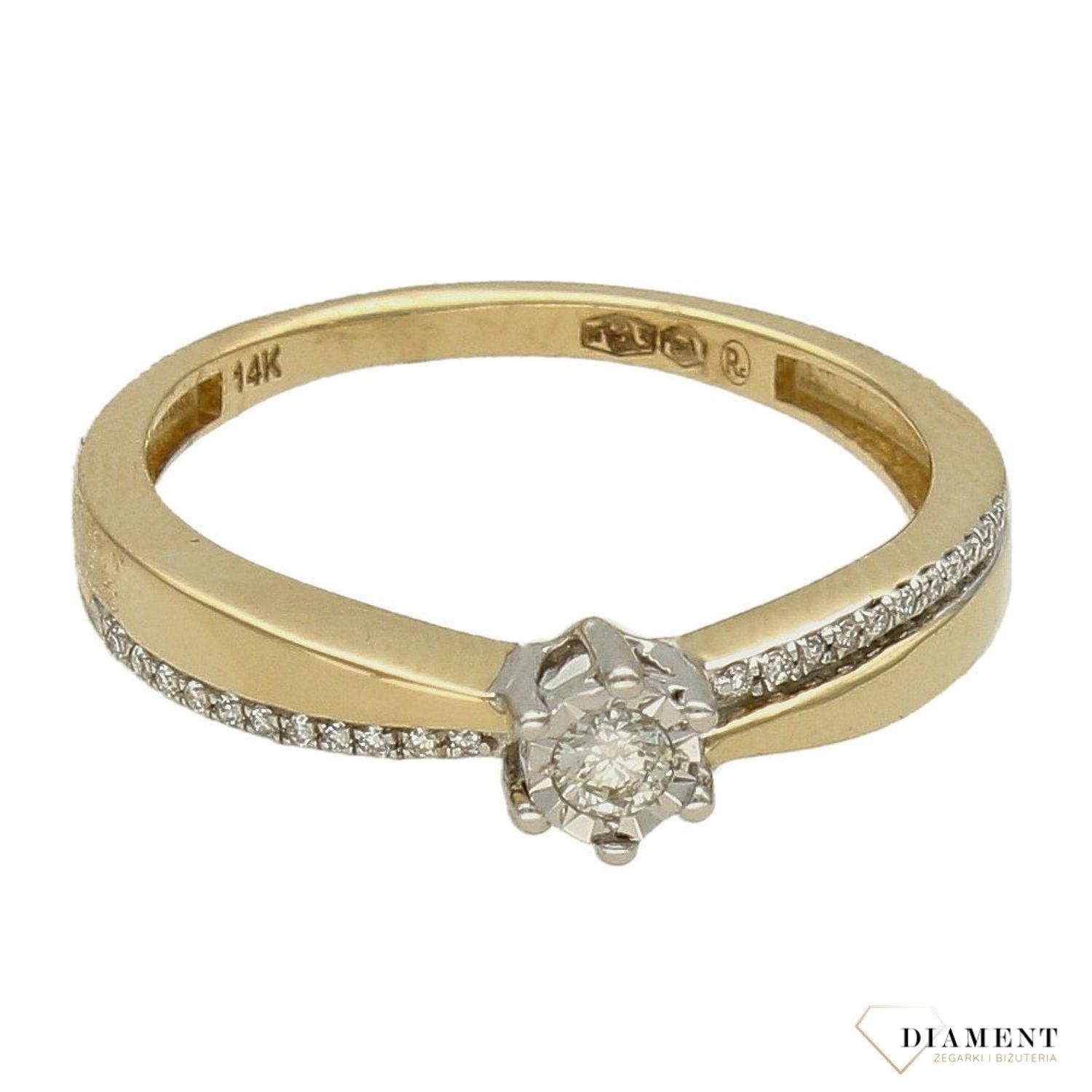 Pierścionek  Świetliste Diamenty  585 DIAMENT A358 Biżuteria z kamieniami szlachetnymi, które swoim blaskiem zachwycą każdą kobietę. Biżuteria wyrażająca więcej niż słowa wykonana z 14 karatowego złota.jpg