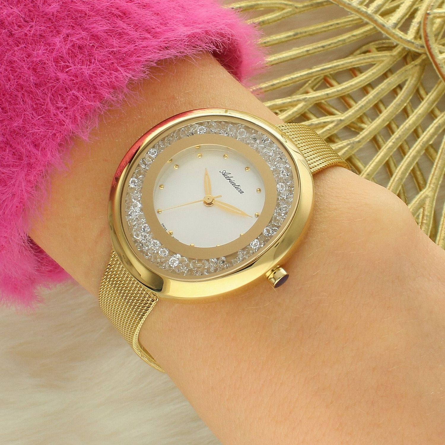 Elegancki zegarek damski Adriatica A3771.1143QZ z mechanizmem kwarcowym, stalową kopertą 316L pokrytą złotem, srebrną tarczą i cyrkoniami. Wodoszczelność 30 m.1.jpg