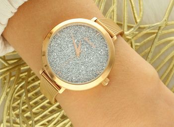 Zegarek damski Adriatica Swarovski A3787.9113Q – elegancja z biżuteryjnym wykończeniem ręka.jpg