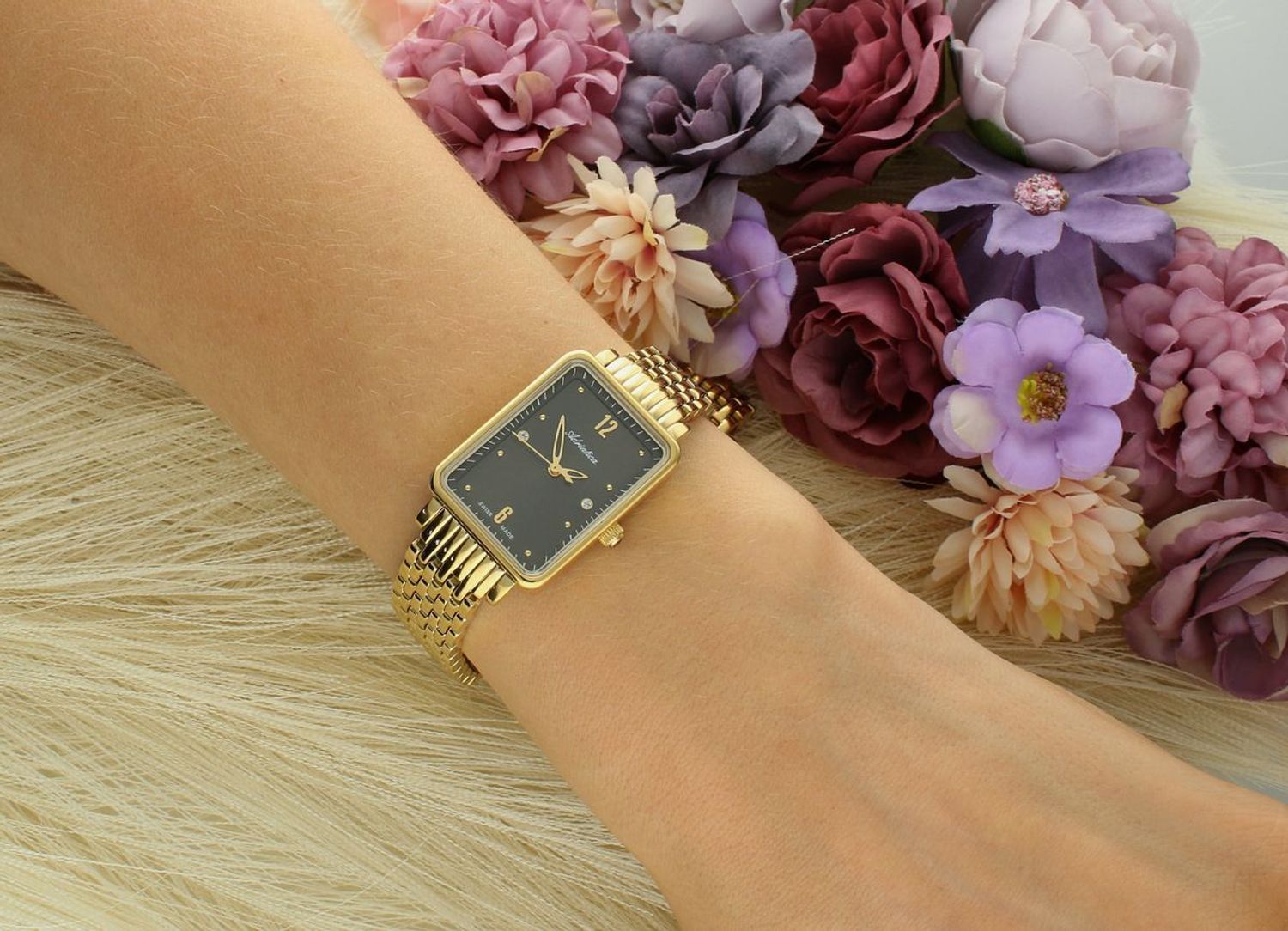 Zegarek damski Adriatica A3829.1176Q złoty prostokąt, czarna tarcza z cyrkoniami.jpg