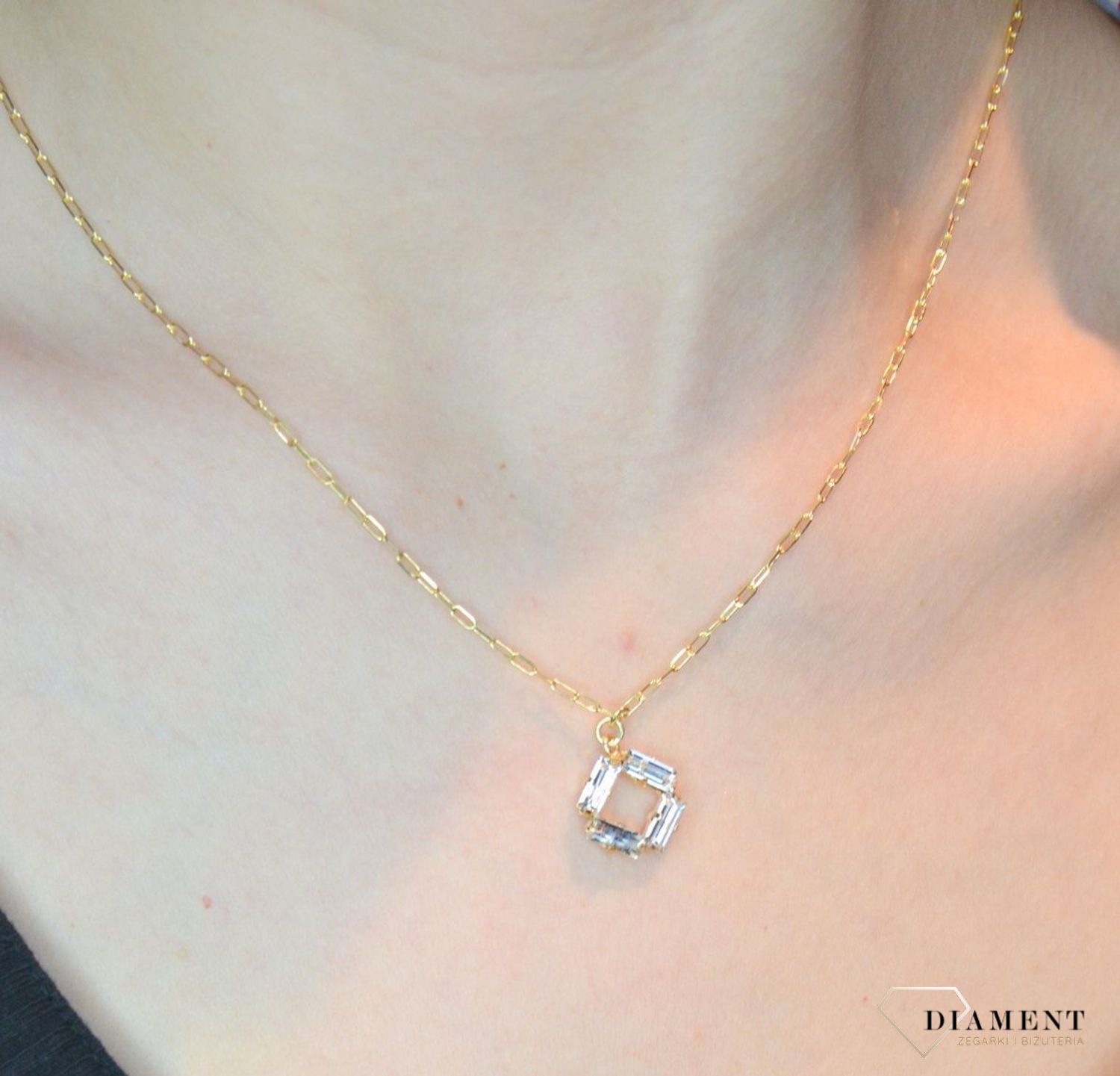 Naszyjnik pozłacany  Victoria Cruz “ Kryształowy kwadrat ” 925 A4172-07DG  Wyjątkowa biżuteria z Victoria Cruz wykonana z najwyż.JPG