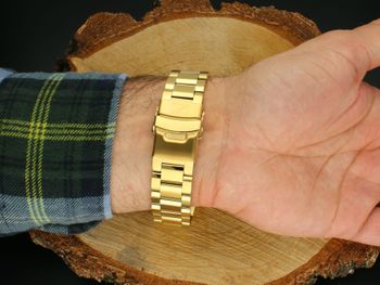 Zegarek męski Adriatica A8245.1113CH w kolorze złotym z chronografem i szkłem szafirowym. Szwajcarski mechanizm, stalowa bransoleta, datownik i tachometr. Grawer gratis – idealny na prezent! (1).jpg