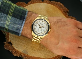 Zegarek męski Adriatica A8245.1113CH w kolorze złotym z chronografem i szkłem szafirowym. Szwajcarski mechanizm, stalowa bransoleta, datownik i tachometr. Grawer gratis – idealny na prezent! (2).jpg