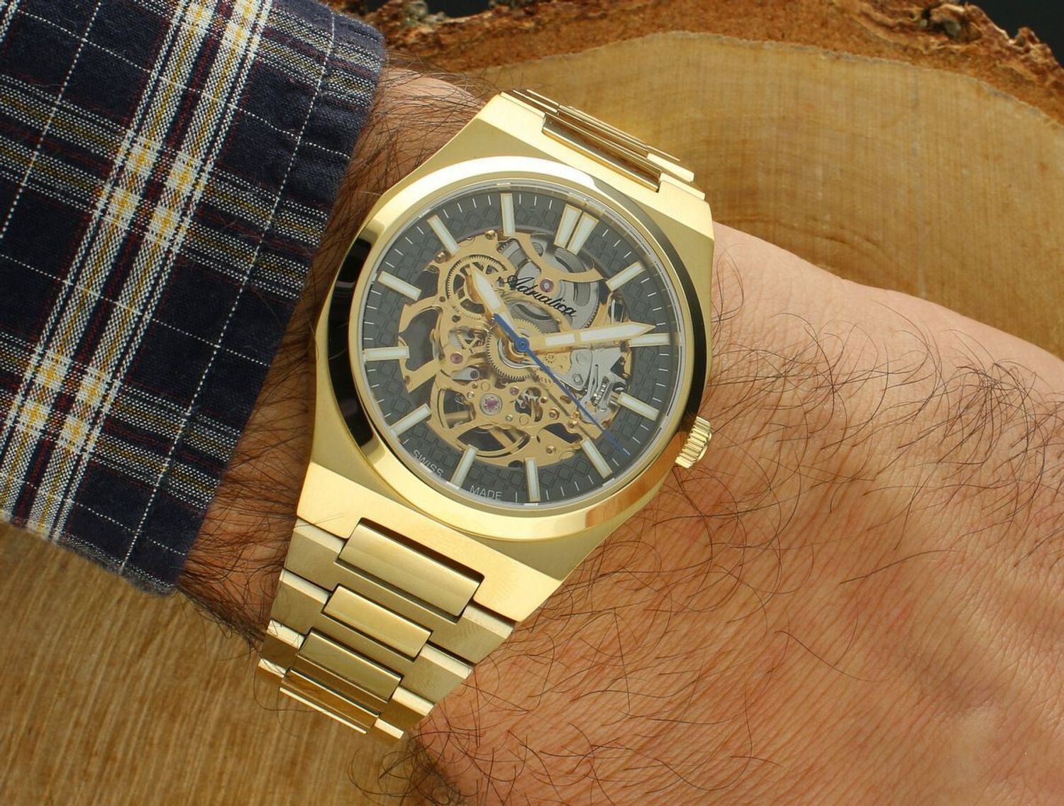 Zegarek męski Adriatica A8326.1116SA Skeleton Automatic – szwajcarski model z automatycznym mechanizmem, złotą kopertą PVD, stalową bransoletą i czarną tarczą skeleton.1.webp