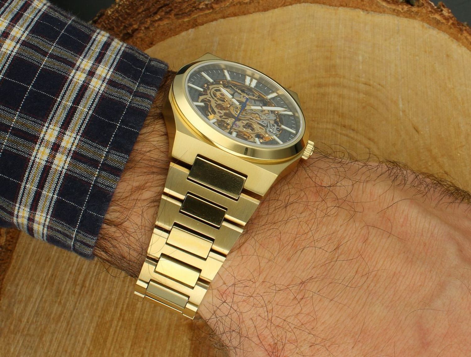 Zegarek męski Adriatica A8326.1116SA Skeleton Automatic – szwajcarski model z automatycznym mechanizmem, złotą kopertą PVD, stalową bransoletą i czarną tarczą skeleton.1.webp