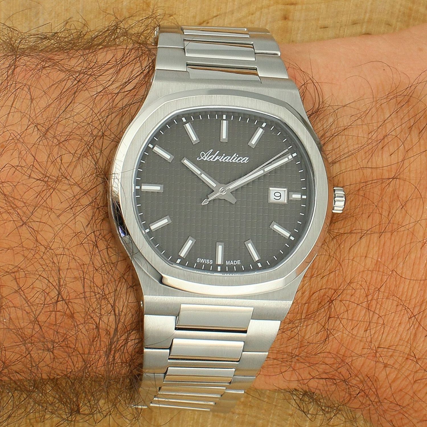 Zegarek męski Adriatica Classic Sapphire A8349.5116Q – czarna tarcza, stalowa bransoleta.jpg