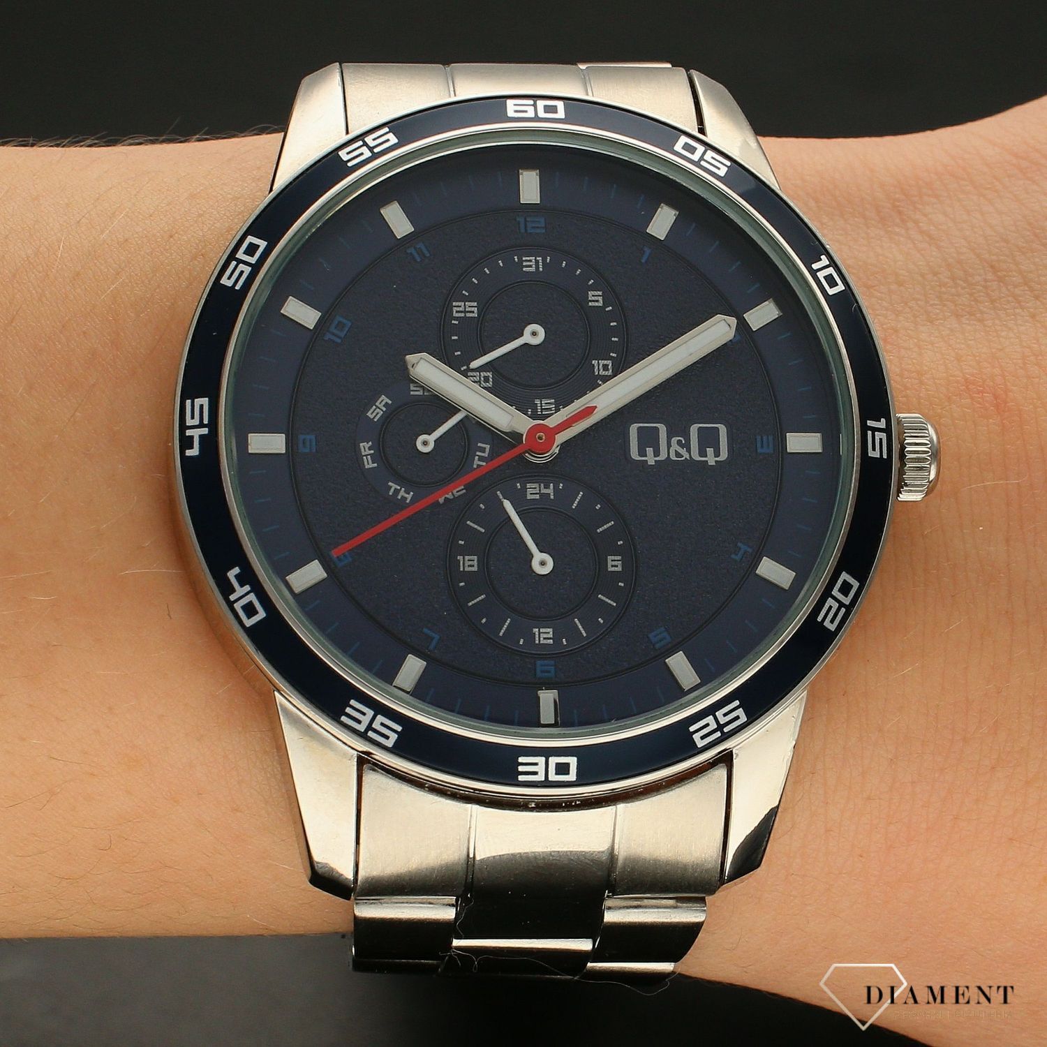 Zegarek męski na srebrnej bransolecie Sport QQ AA38-212 (1).jpg