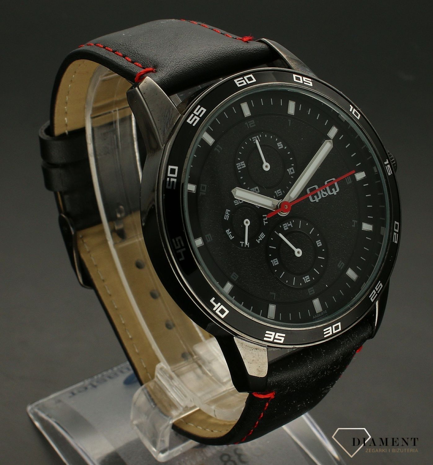 Zegarek męski na pasku QQ AA38-512. Zegarek na skórzanym pasku. Zegarek męski na skórzanym pasku. Zegarek z czarną tarczą. Zegarek z multidatą. Zegarek dla faceta.  (3).jpg