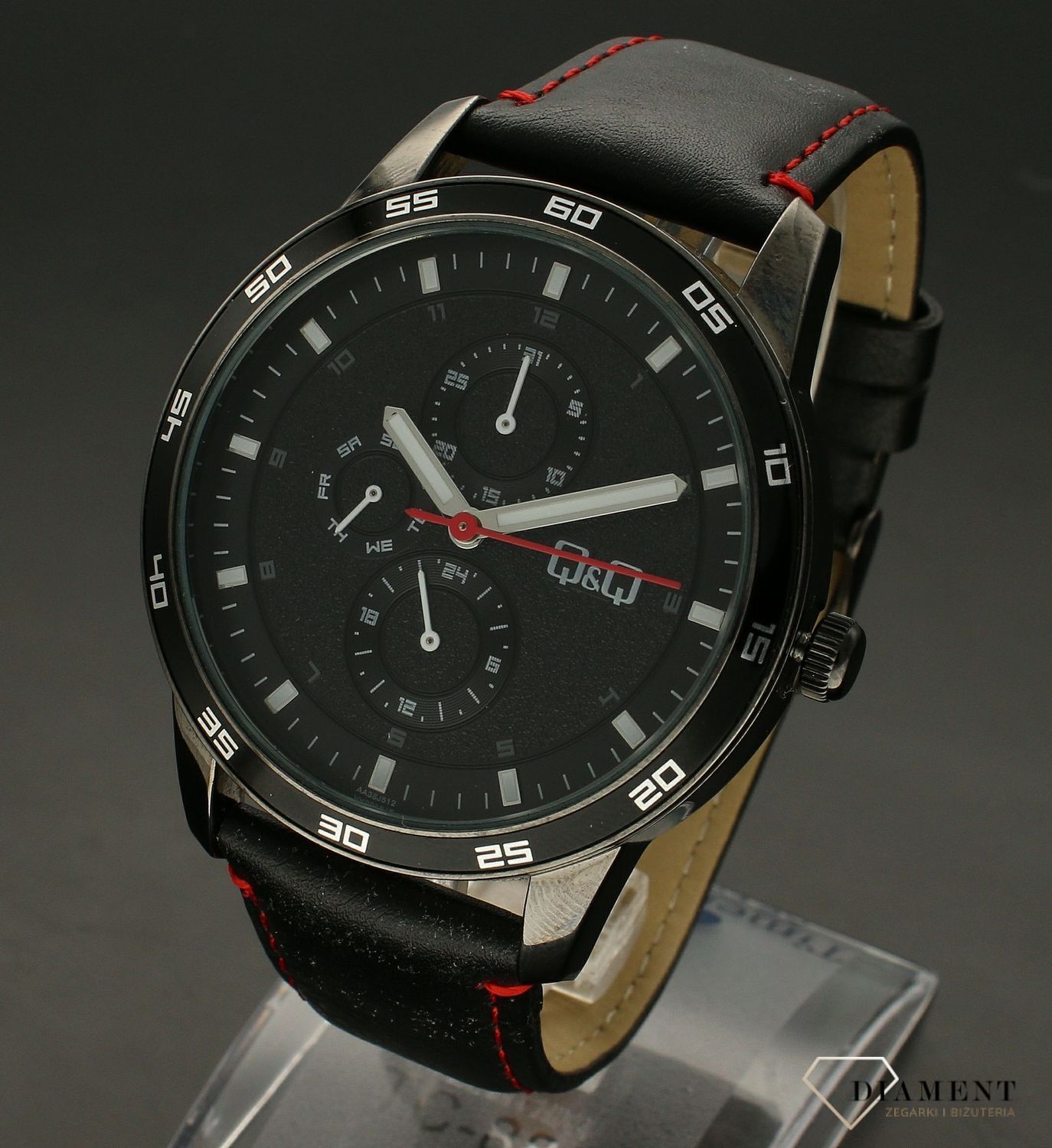 Zegarek męski na pasku QQ AA38-512. Zegarek na skórzanym pasku. Zegarek męski na skórzanym pasku. Zegarek z czarną tarczą. Zegarek z multidatą. Zegarek dla faceta.  (3).jpg