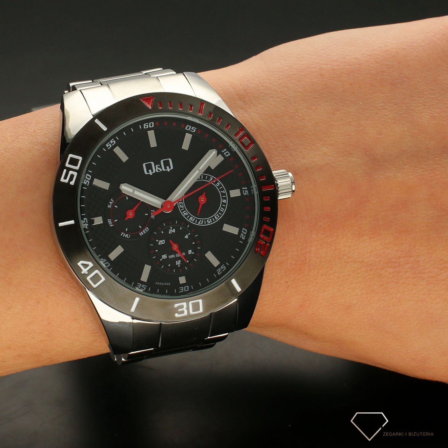Zegarek męski na bransolecie QQ AA42-422.jpg