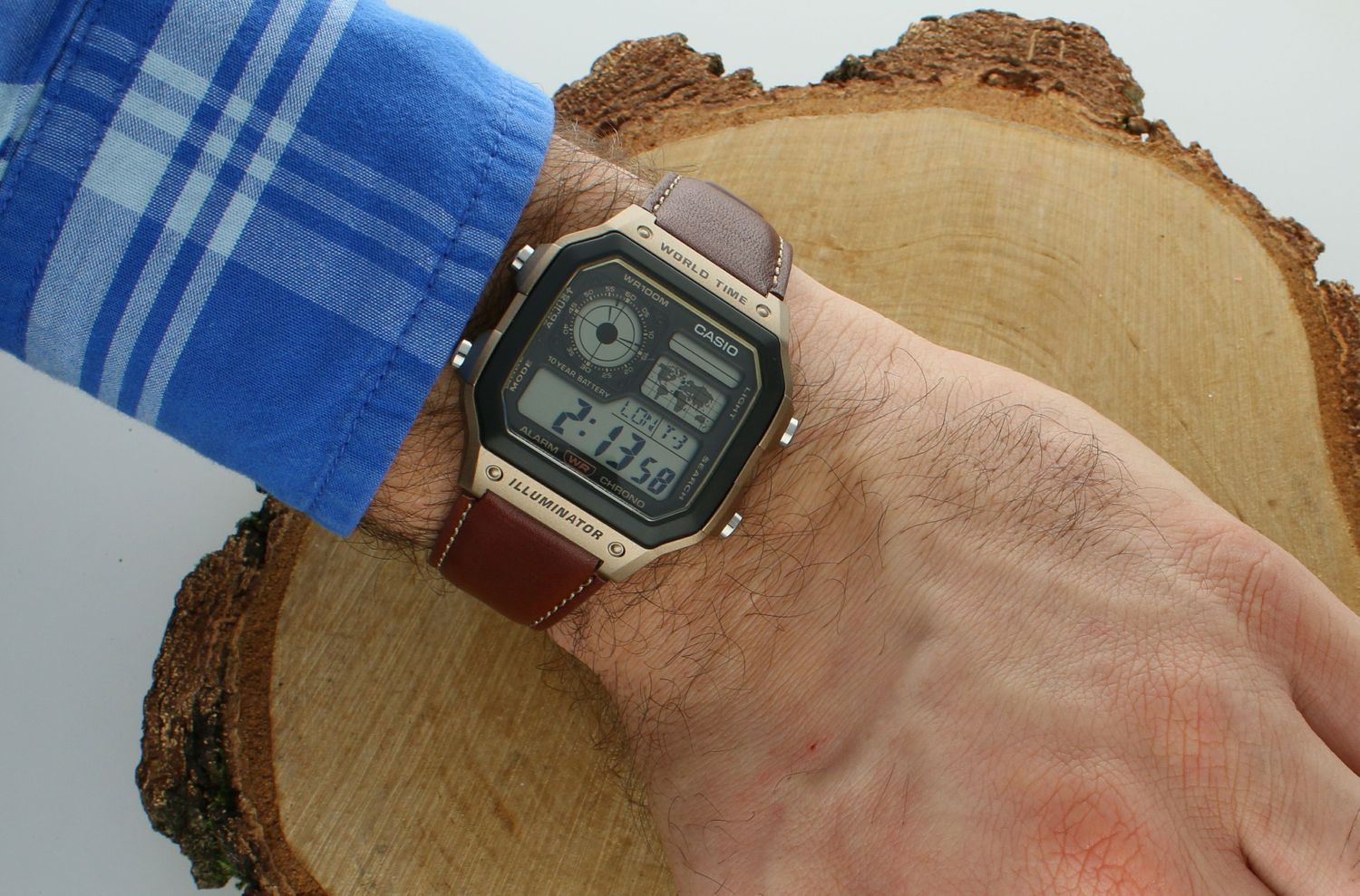 Zegarek CASIO vintage AE-1200WHL-5AVEF wyposażony jest w kwarcowy mechanizm, zasilany za pomocą baterii. Posiada bardzo wysoką dokładność mierzenia czasu +- 10 sekund w przeciągu 30 dni.1.webp