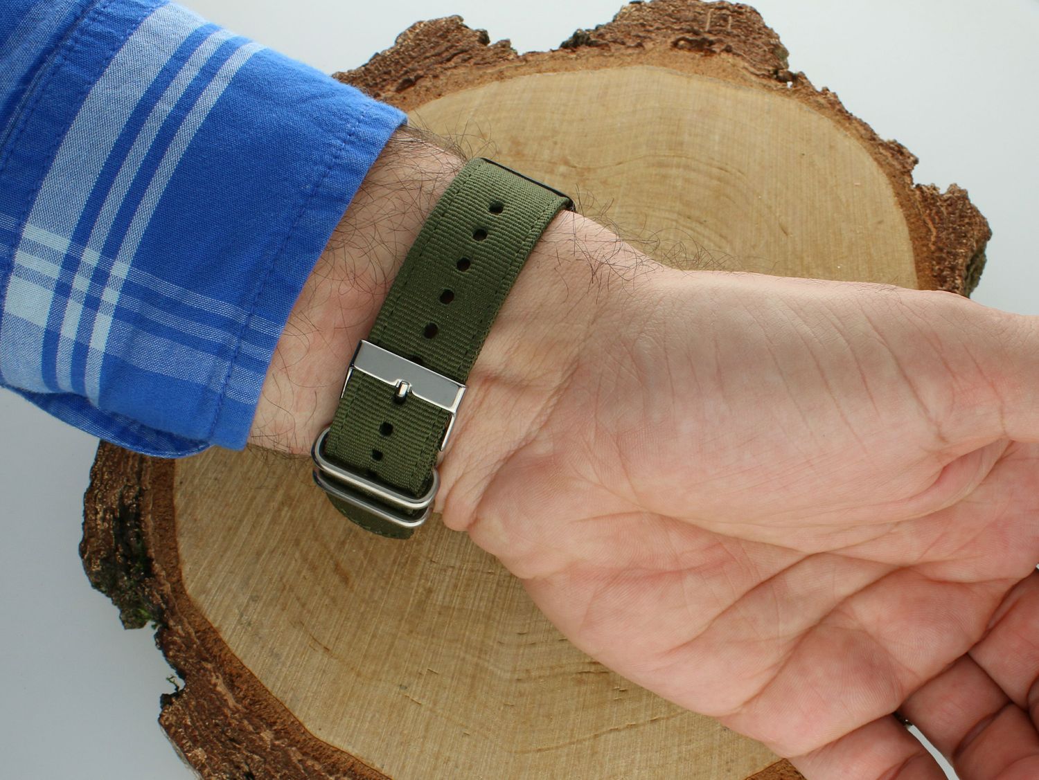 Zegarek vintage CASIO AE-1200WHUB-3AVEF🕧 wyposażony jest w kwarcowy mechanizm, zasilany za pomocą baterii.🕧 Posiada bardzo wysoką dokładność mierzenia czasu +- 10 sekund w przeciągu 30 dni. 🕧1.webp