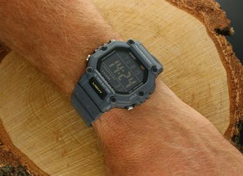 Casio G-SHOCK z wodoszczelnością 100M, szarym paskiem i funkcjami stoper 1100s, 5 alarmów, timer, Dual Time, podświetlenie LED. Idealny zegarek sportowy (2).jpg