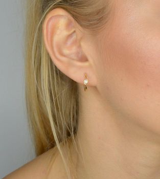 Złote kolczyki kółka DIAMENT 585 diamenty AE105 💎 Złote kolczyki w kształcie koła wykonane z najwyższej jakości złota próby 585  (1).JPG