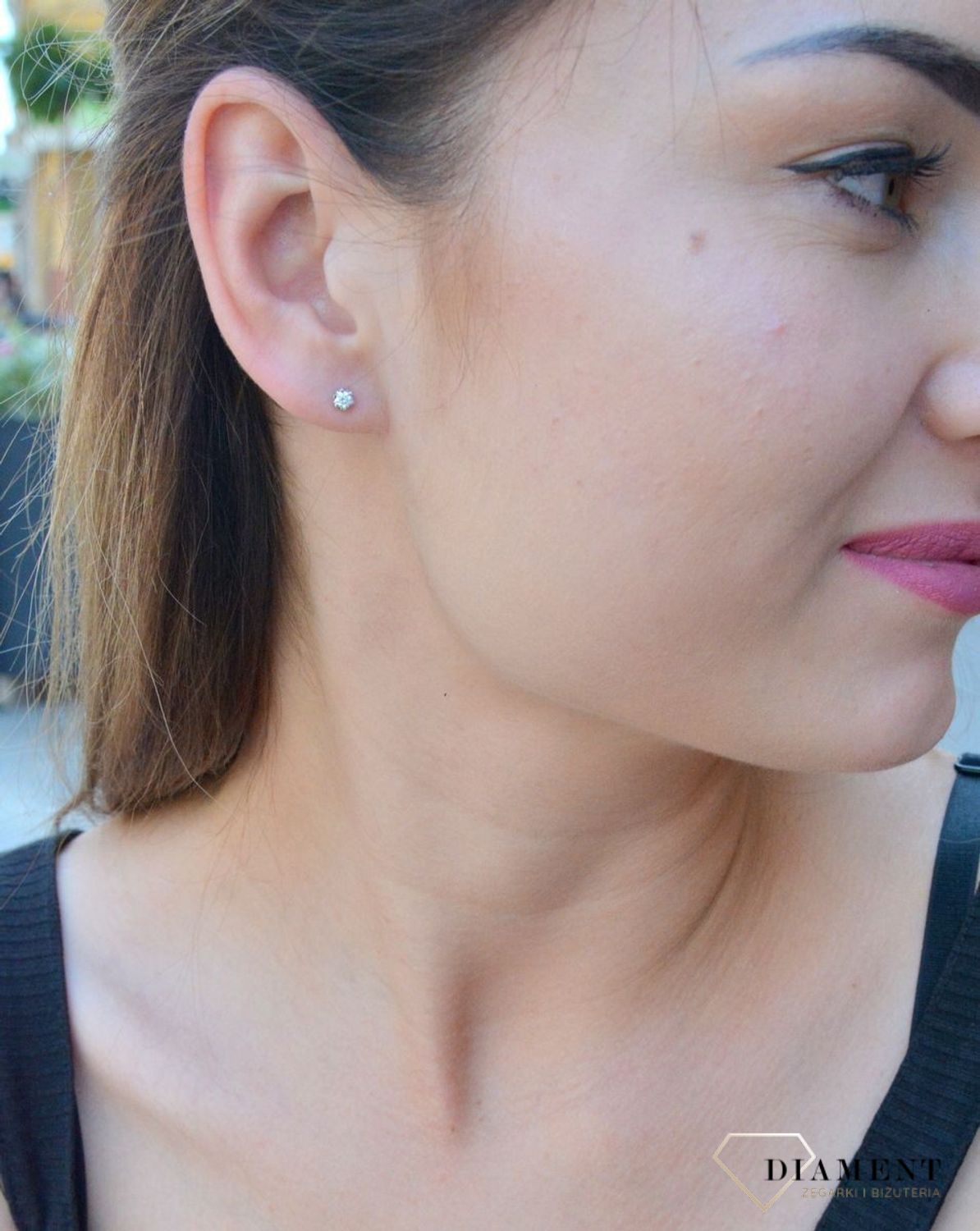 Kolczyki z Diamentami  Subtelna elegancja  585 DIAMENT AE15520 Biżuteria z kamieniami szlachetnymi, które swoim blaskiem zachwycą każdą kobietę. Biżuteria wyrażająca więcej niż słowa wykonana z 14 karatow.jpg