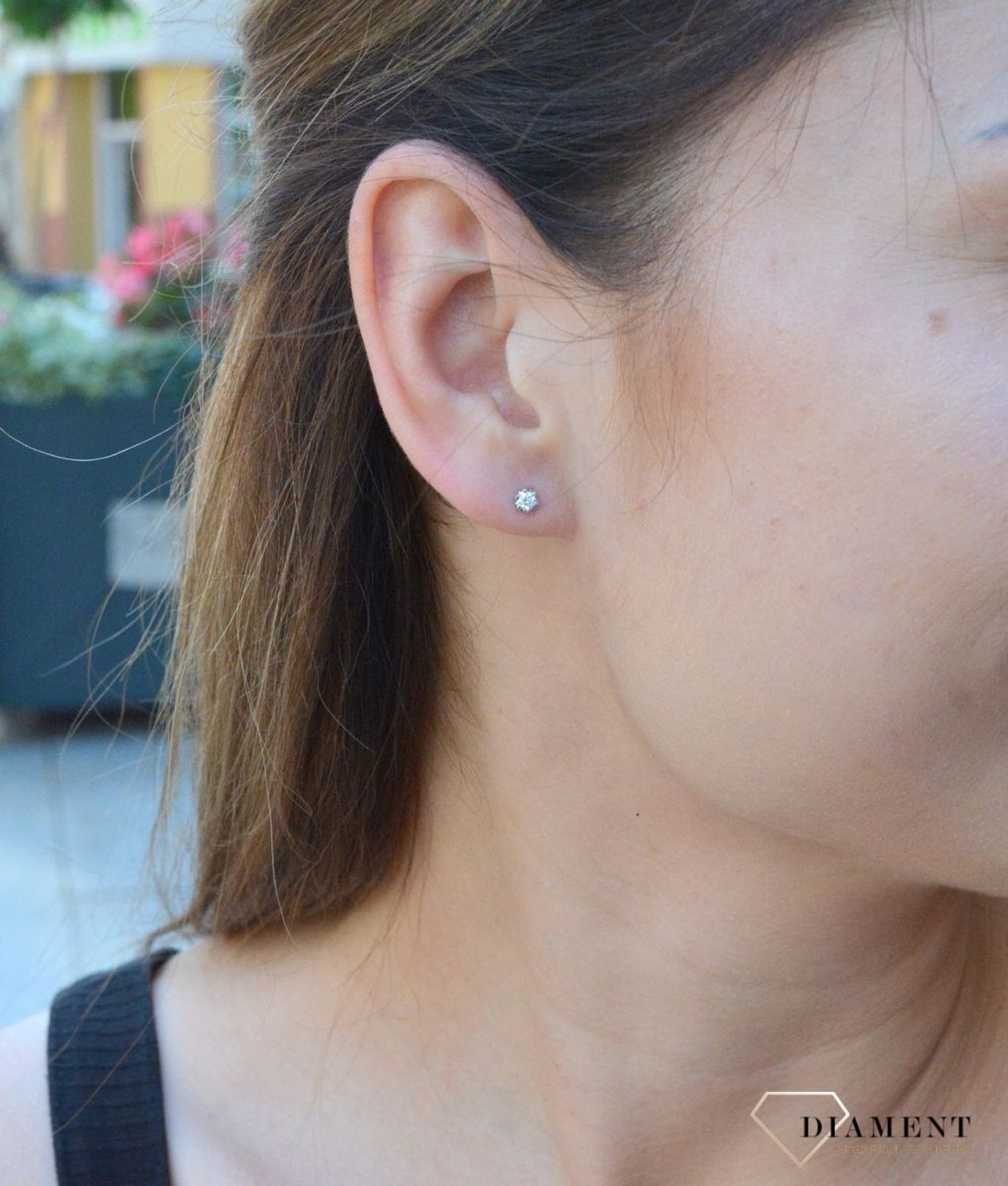 Kolczyki z Diamentami  Subtelna elegancja  585 DIAMENT AE15520 Biżuteria z kamieniami szlachetnymi, które swoim blaskiem zachwycą każdą kobietę. Biżuteria wyrażająca więcej niż słowa wykonana z 14 karatow.jpg