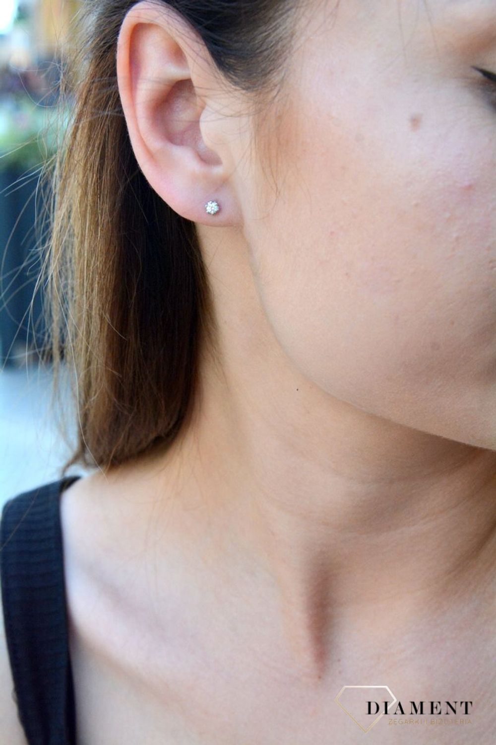 Kolczyki z Diamentami  Subtelna elegancja  585 DIAMENT AE15520 Biżuteria z kamieniami szlachetnymi, które swoim blaskiem zachwycą każdą kobietę. Biżuteria wyrażająca więcej niż słowa wykonana z 14 karatow.jpg