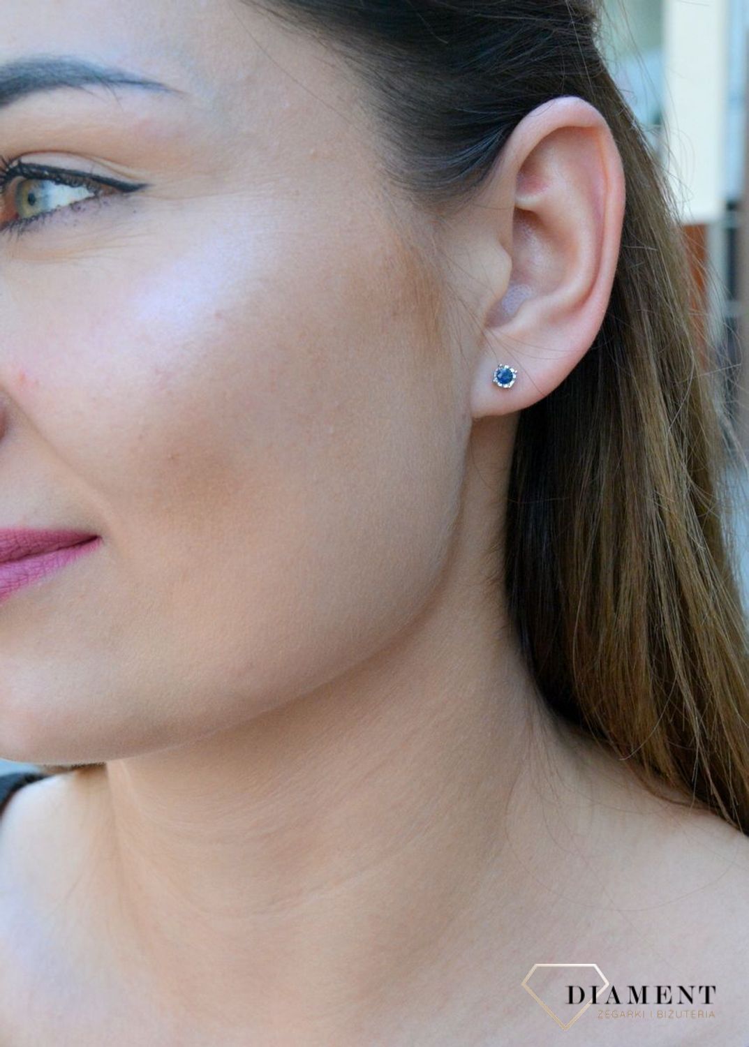 Kolczyki Subtelne Szafirki 585 DIAMENT AE157SA Biżuteria z kamieniami szlachetnymi, które swoim blaskiem zachwycą każdą kobietę. Biżuteria wyrażająca więcej niż słowa wykonana z 14 karatowego złota (1).jpg