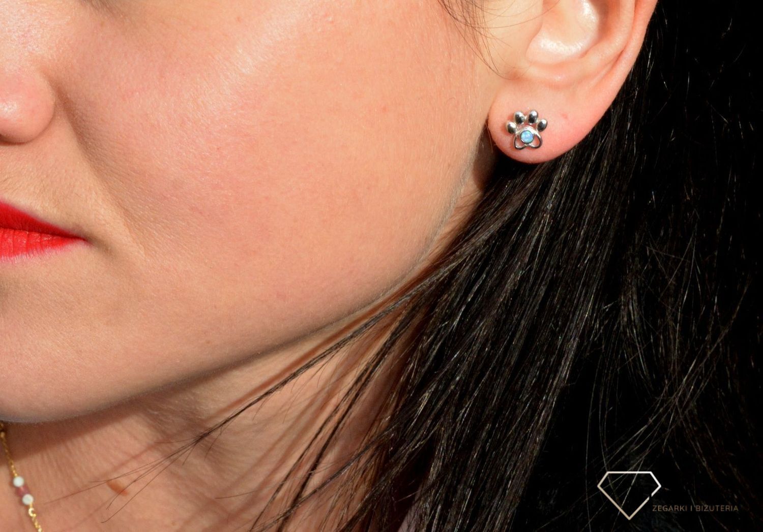 Srebrne kolczyki łapka niebieski opal AE20392.jpg