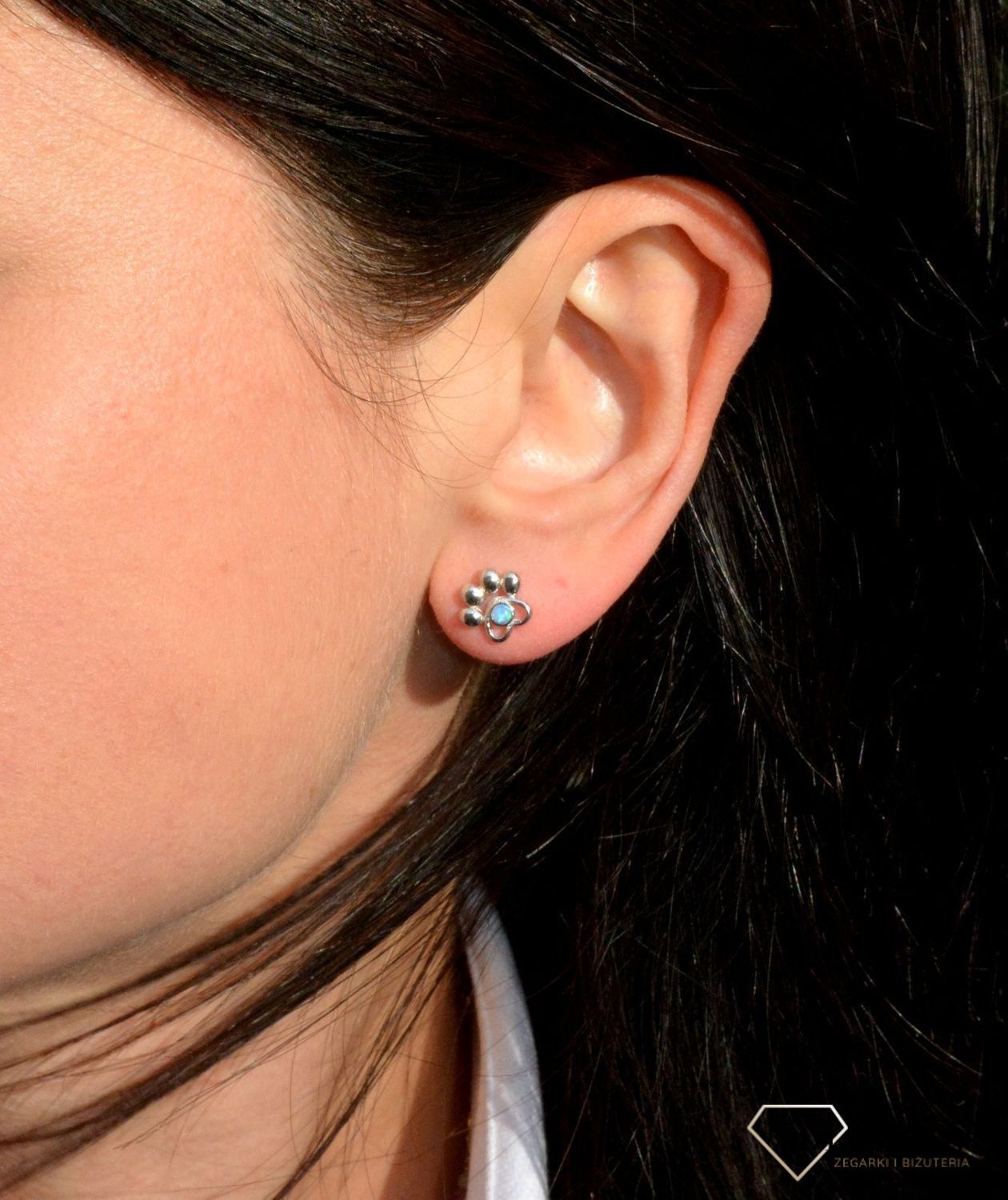 Srebrne kolczyki łapka niebieski opal AE20392.jpg