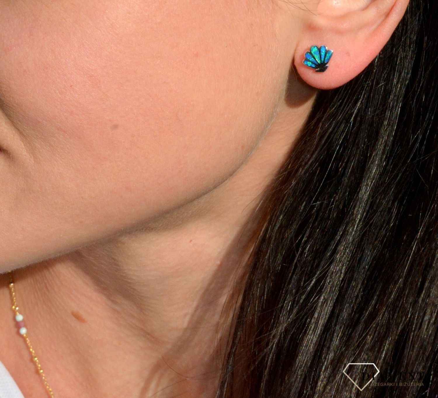 Srebrne kolczyki muszelki ozdobione niebieskim opalem AE20402ERH..jpg