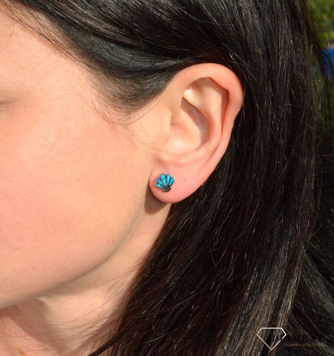 Srebrne kolczyki muszelki ozdobione niebieskim opalem AE20402ERH..jpg