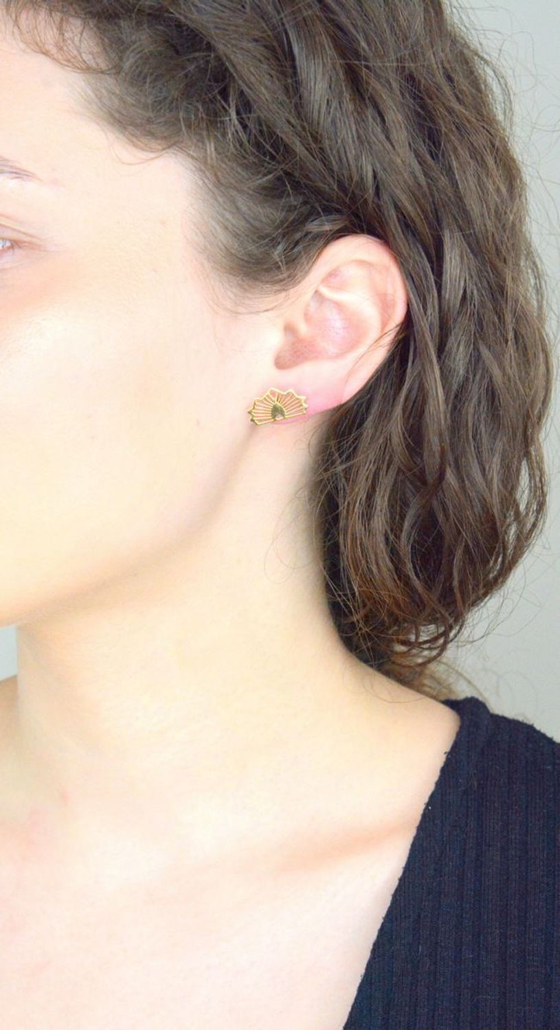 Złote kolczyki damskie na sztyft - Złoto 333, Ażurowy Wzór Wachlarza.jpg