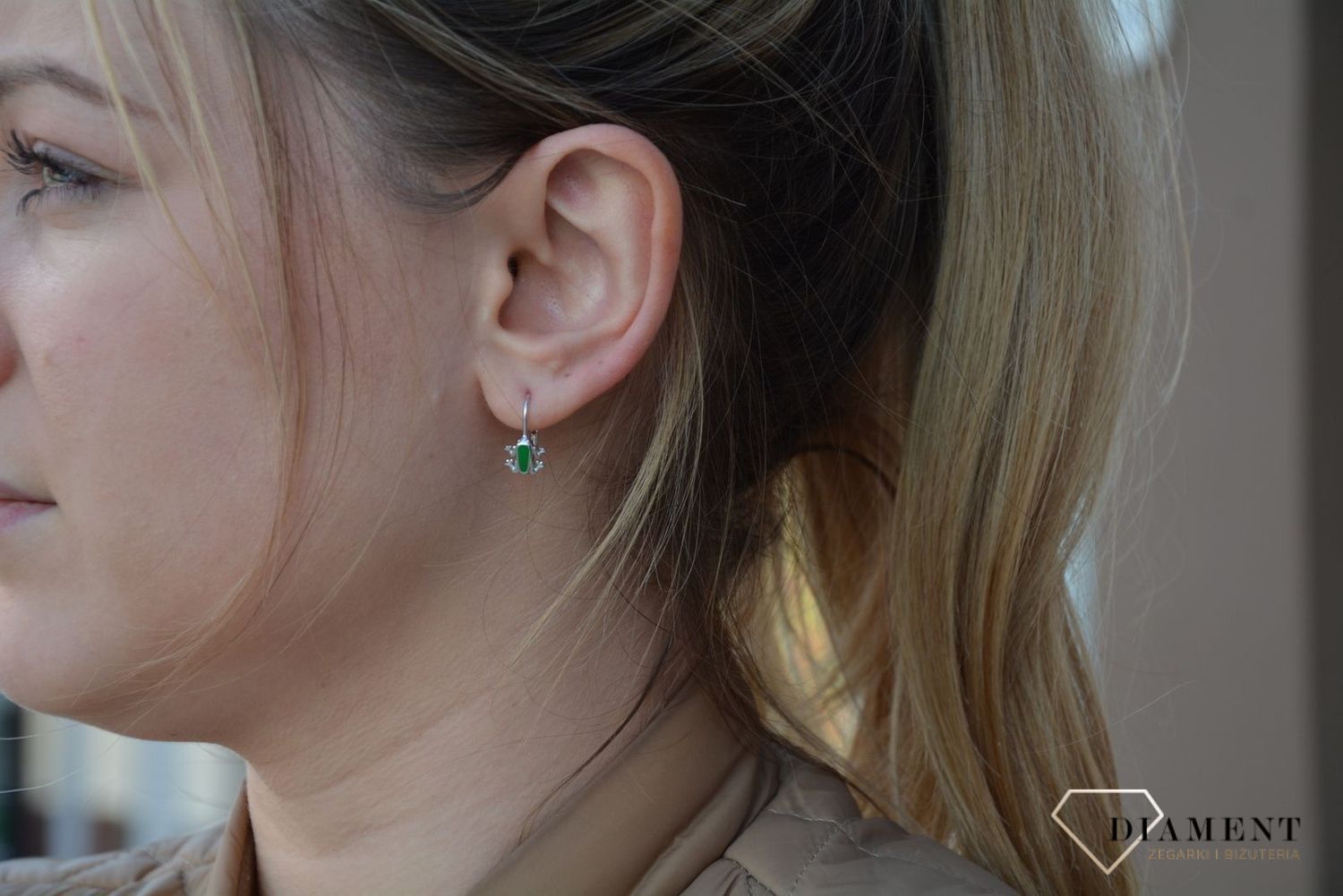 Kolczyki wiszące srebrne żabki z zieloną emalią rodowane. Żabka przynosi kasę, a więc jest to symbol zbliżających się pieniędzy. Idealne na prezent.1.jpg