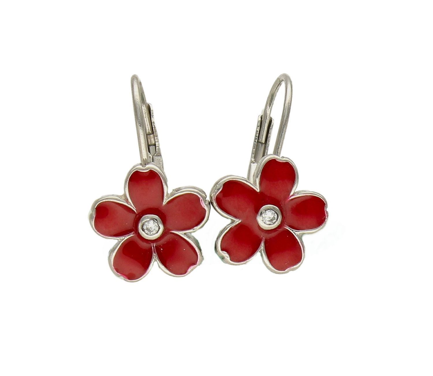 Srebrne kolczyki 925 'Czerwone kwiatki' ALDEM0104KRH. Kolczyki pomalowane są emalią w czerwonym kolorze z dokładna starannością i precyzją. Ta piękna kolorowa biżuteria to połączenie efektownego wzoru z pięknymi kolorami. Kolc.jpg