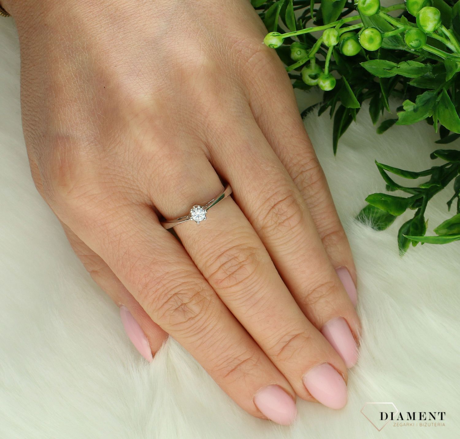 Srebrny pierścionek damski 925 z wystającą cyrkonią AOPZ000620.  Srebrny damski pierścionek. Pierścionek srebrny damski. Pierścionek srebrny z cyrkoniami. Pierścionek damski idealny na prezent.2.jpg