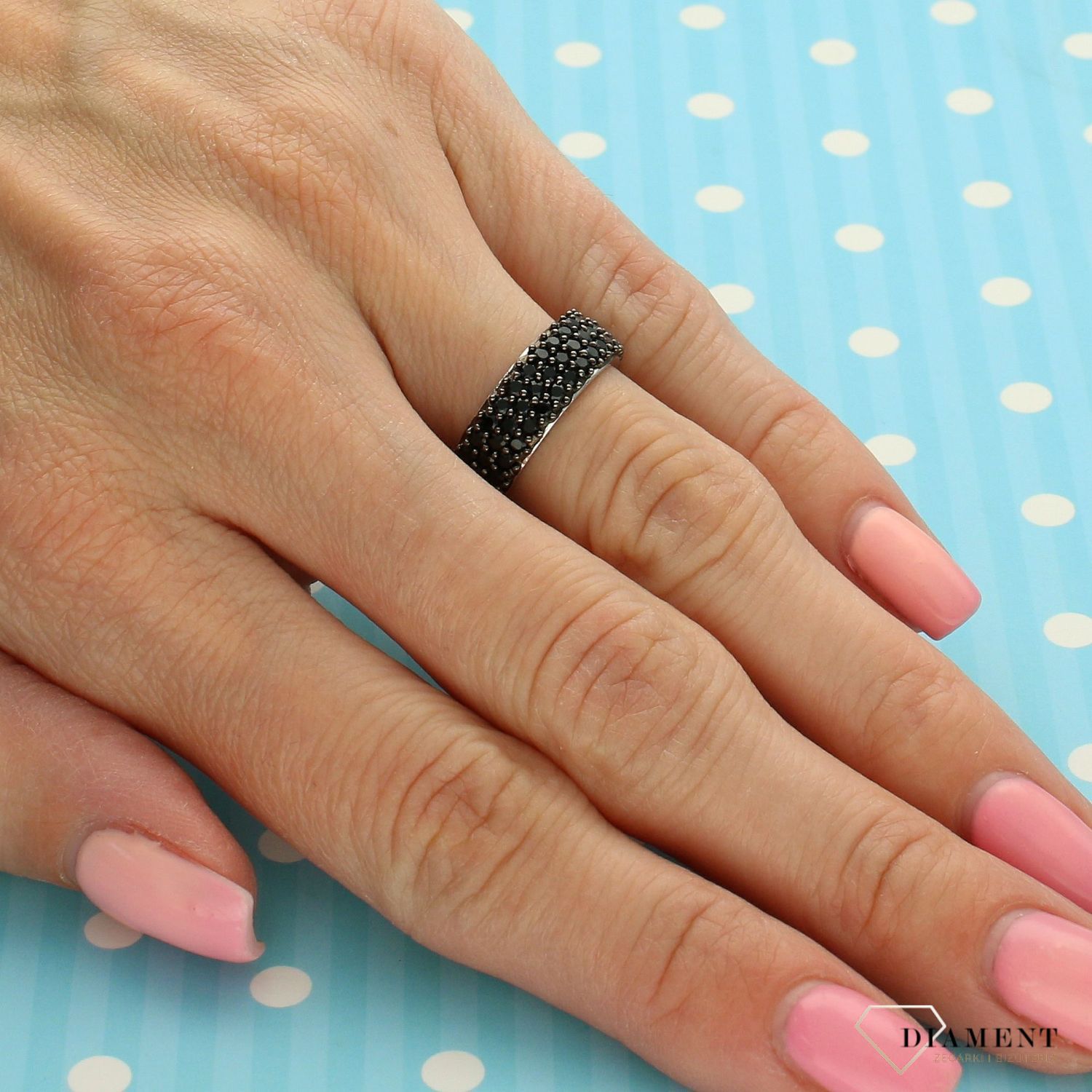 Obrączka z czarnymi cyrkoniami Apart 6 mm AP01-2694 (1).jpg