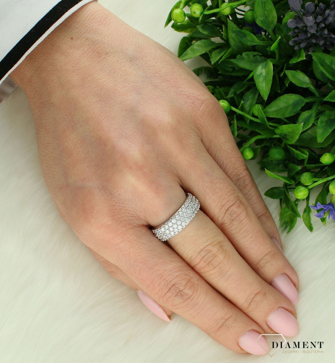 Srebrny pierścionek damski 925 obrączka wysadzana cyrkoniami AP01-2711 (2).jpg