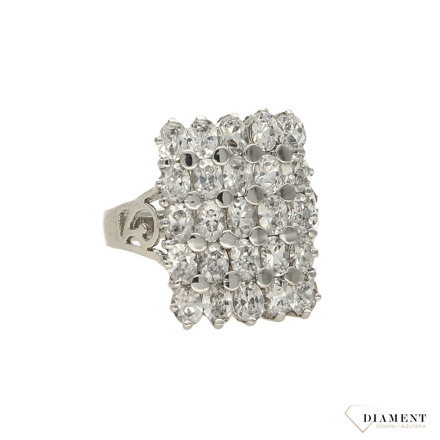 Srebrny pierścionek prostokąt z cyrkonią AP01-2902 (1).jpg