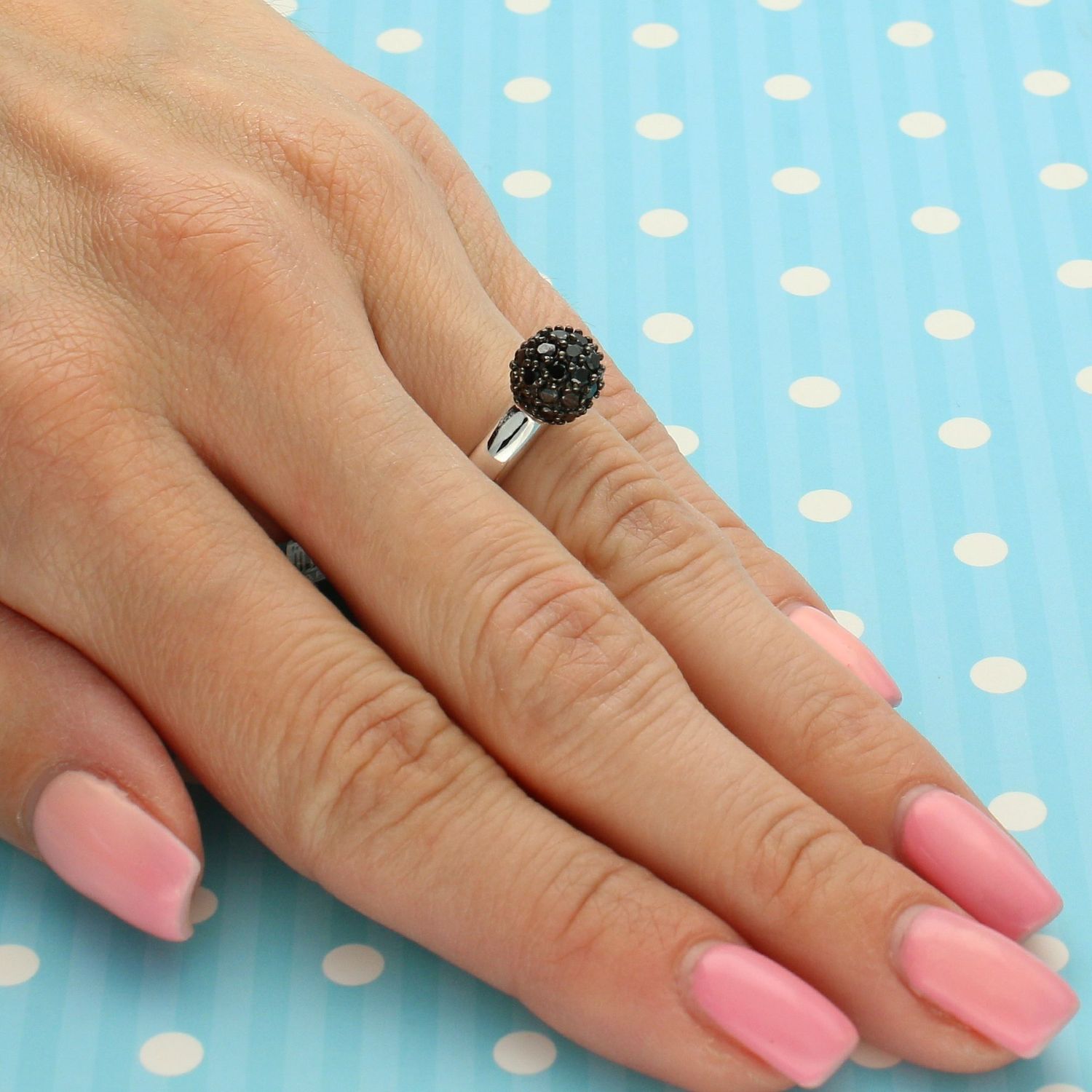 Srebrny pierścionek z oczkiem ozdobionym czarną cyrkonią AP01-3936 (1).jpg