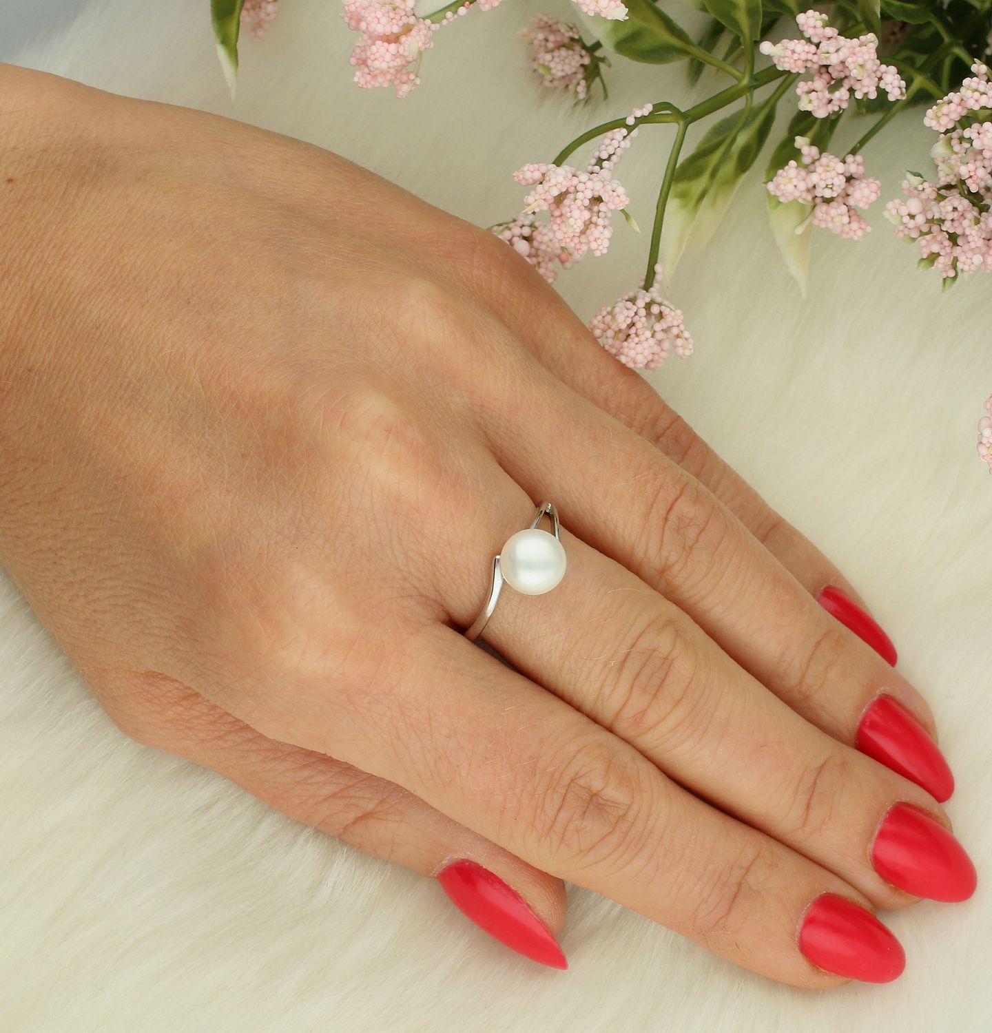 Srebrny pierścionek damski 925 z perłą rozmiar 13 AP01-4071. Srebrny pierścionek damski. Srebrny pierścionek z perłą. Pierścionek srebrny damskia.jpg