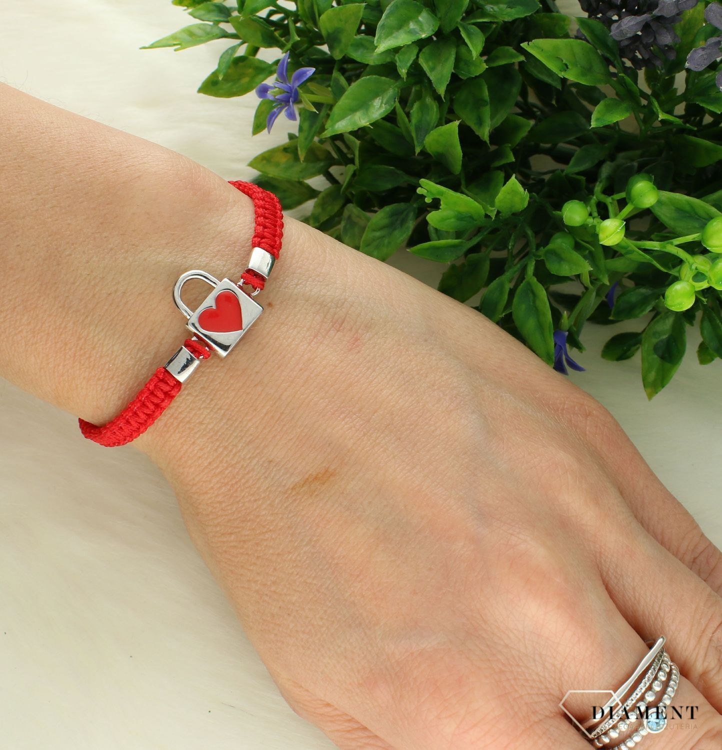 Srebrna bransoletka damska 925 na czerwonym sznurku z kłódką AP012-0129. Srebrna bransoletka na sznureczku. Bransoletka na czerwonym sznurku, Srebrna bransoletka z zawieszką na sznurku. Bransoletka zaciągana na czerwonym sznurku (2).jpg