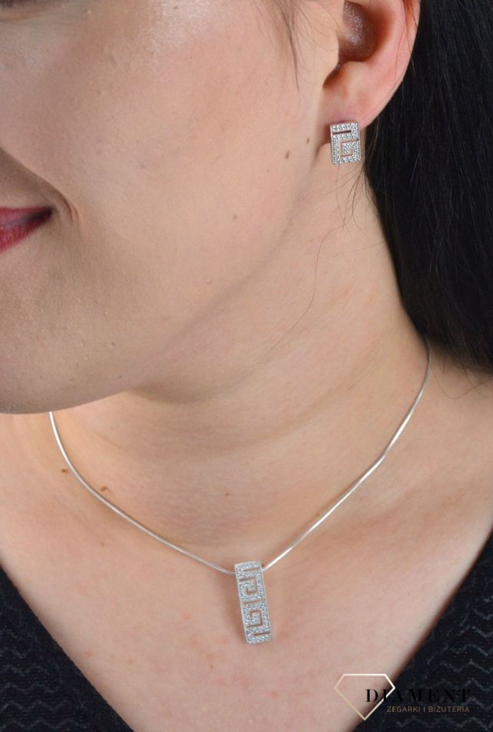 Srebrne prostokątne kolczyki z drogą grecką i cyrkoniami AP012-0488.jpg