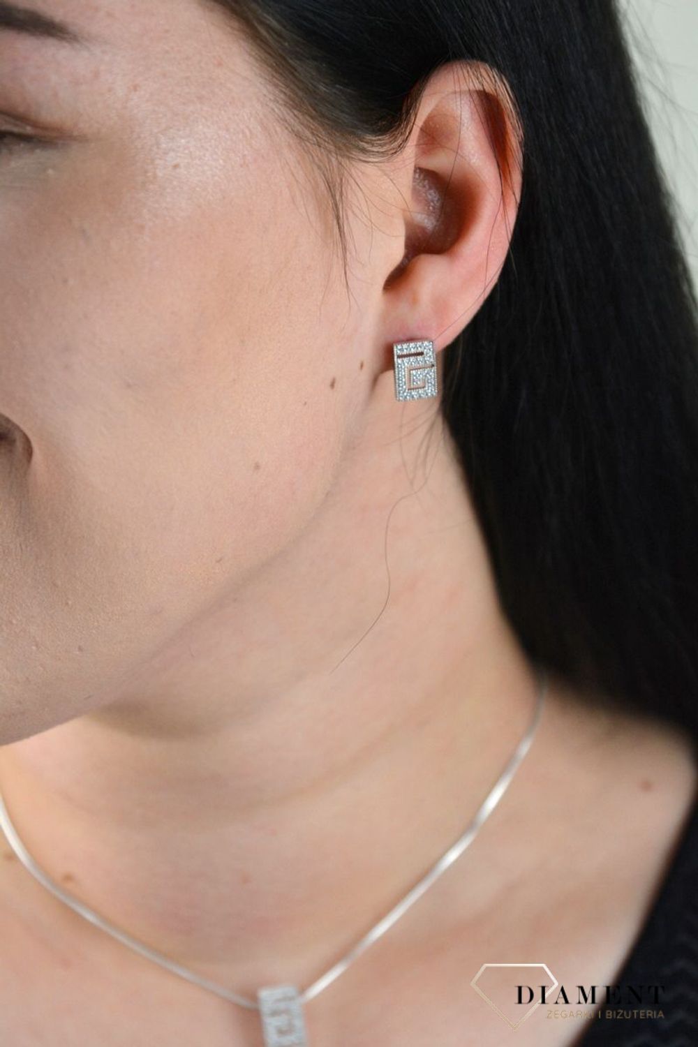 Srebrne prostokątne kolczyki z drogą grecką i cyrkoniami AP012-0488.jpg