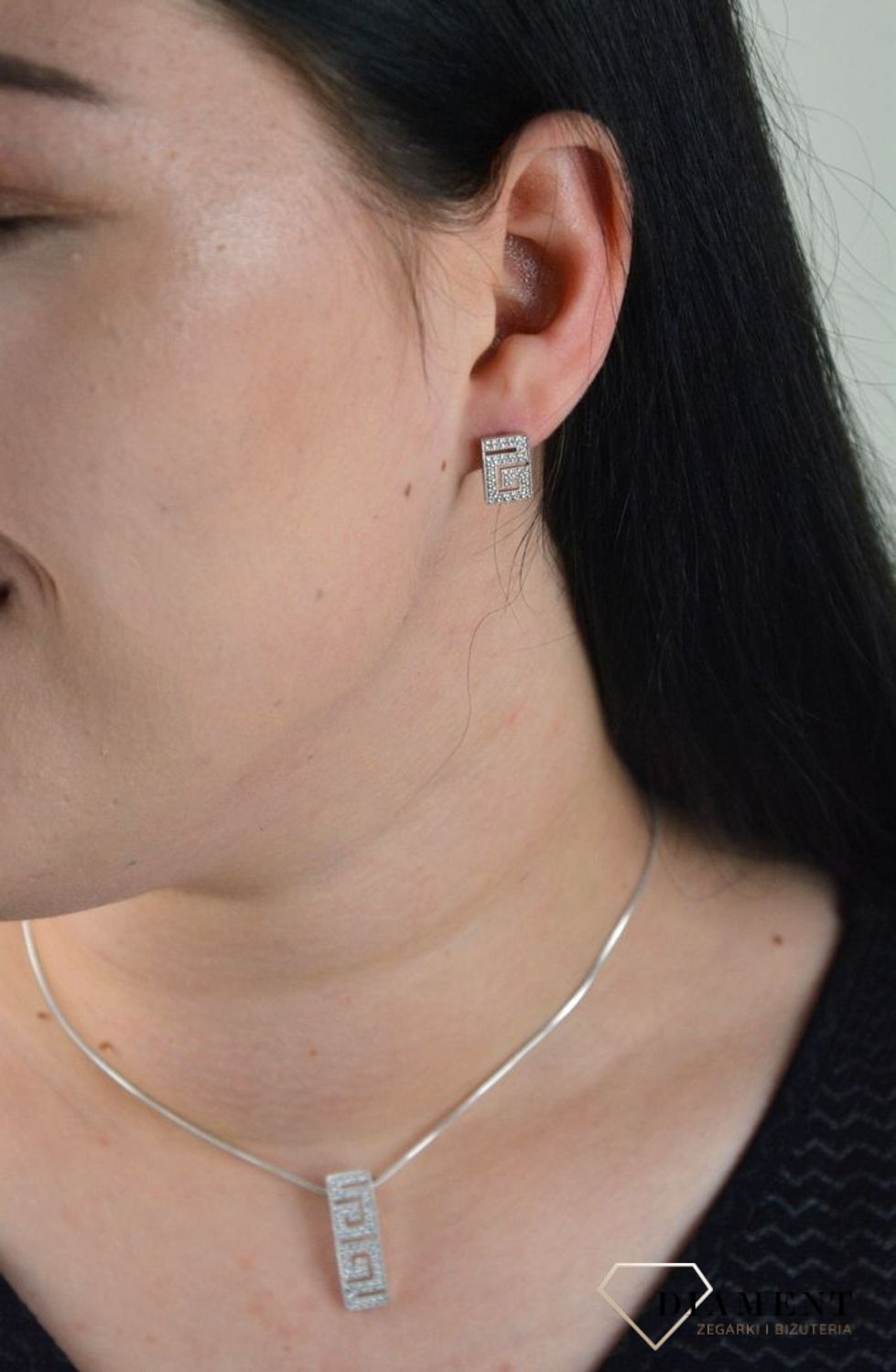 Srebrne prostokątne kolczyki z drogą grecką i cyrkoniami AP012-0488.jpg