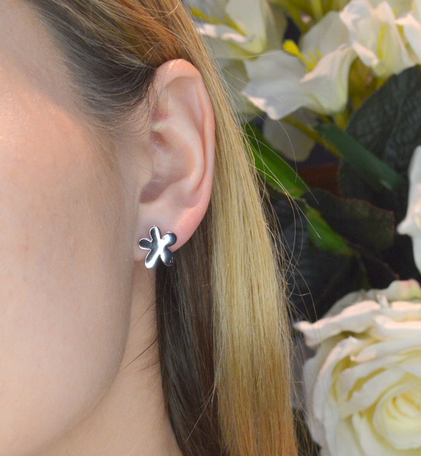 Srebrne kolczyki gładkie kwiatki AP012-0493.jpg