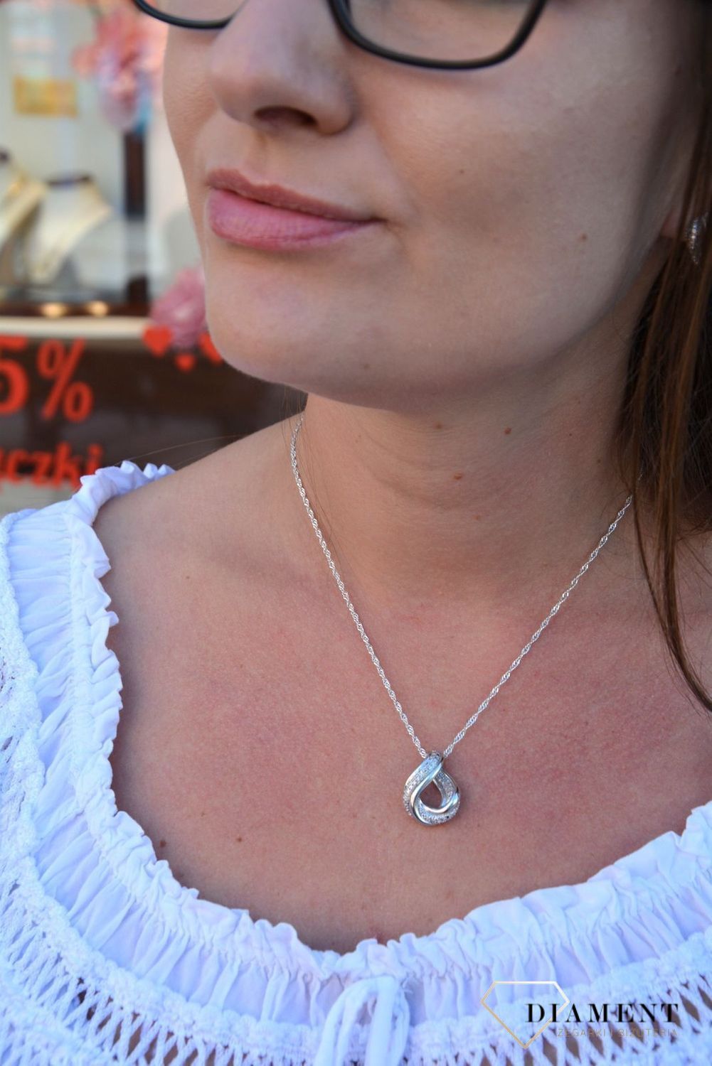 Srebrna zawieszka zawinięta łezka z cyrkonią AP012-1085.jpg