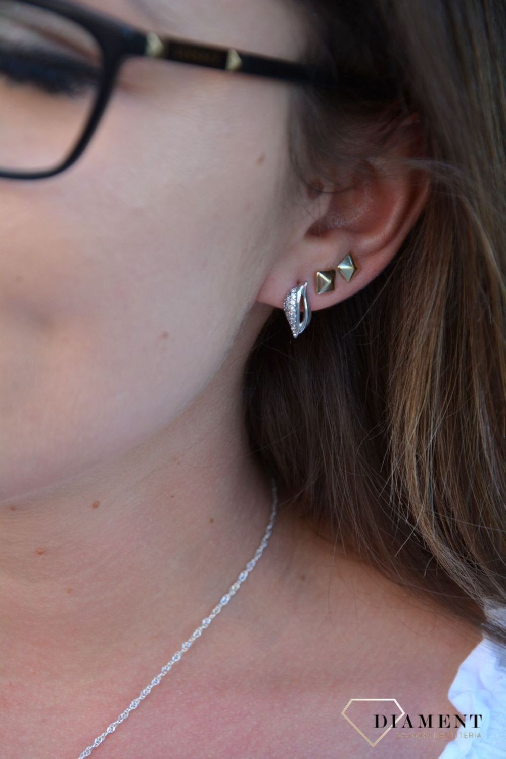 Srebrne kolczyki falisty kształt z cyrkonią AP012-1716.jpg