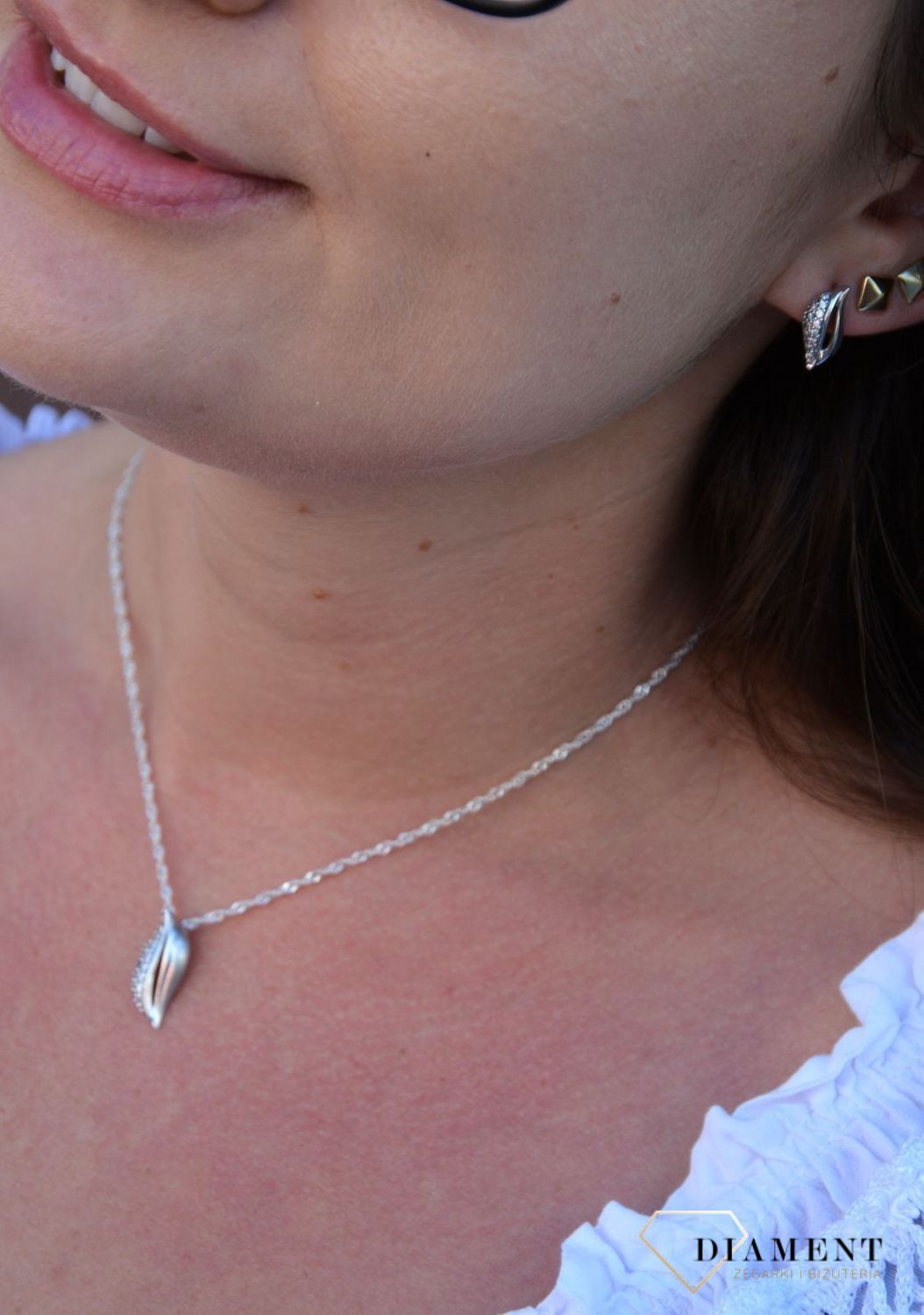 Srebrne kolczyki falisty kształt z cyrkonią AP012-1716.jpg