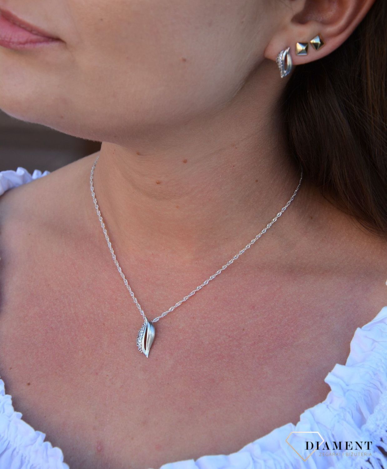 Srebrne kolczyki falisty kształt z cyrkonią AP012-1716.jpg