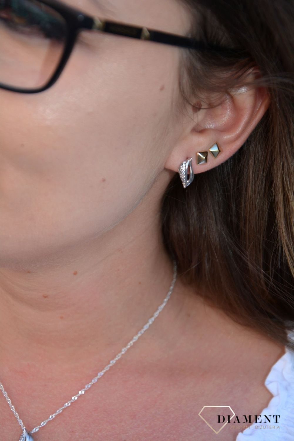 Srebrne kolczyki falisty kształt z cyrkonią AP012-1716.jpg