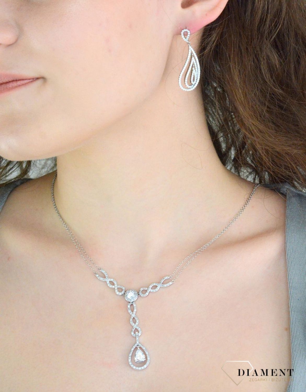 Srebrny naszyjnik damski 925 Ślubna Kolia z cyrkoniami AP012-2051. Naszyjnik typu krawatka. Naszyjnik został stworzony dla odważnych i pewnych siebie kobiet.1.jpg