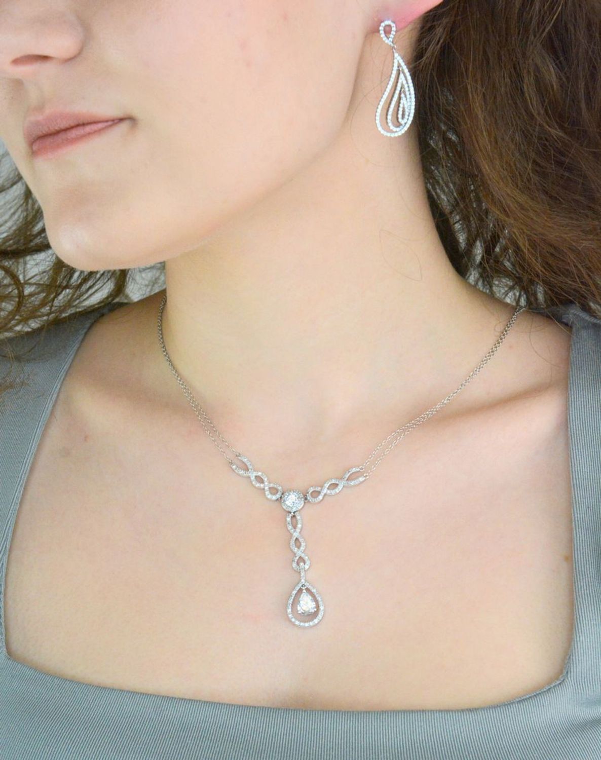 Srebrny naszyjnik damski 925 Ślubna Kolia z cyrkoniami AP012-2051. Naszyjnik typu krawatka. Naszyjnik został stworzony dla odważnych i pewnych siebie kobiet.1.jpg